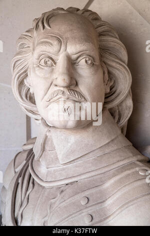 Un busto di figura storica Oliver Cromwell, situato fuori la Guildhall art gallery di Londra, Regno Unito. Foto Stock