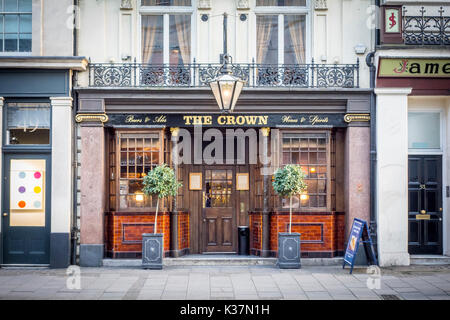 La corona pub public house, New Oxford Street London, Regno Unito Foto Stock