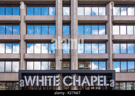 Il bianco edificio della cappella, Whitechapel High Street, London, Regno Unito Foto Stock