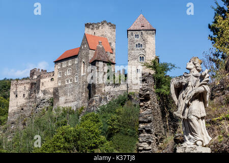 Il castello di Hardegg è nel Parco Nazionale Thayatal, Austria Inferiore, Austria, Europa Foto Stock