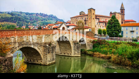 Imponente MONASTERO BORMIDA,regione piemonte,l'Italia. Foto Stock