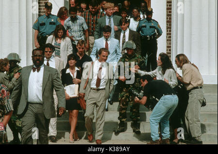 A TIME TO KILL WARNER BROS SANDRA BULLOCK, MATTHEW MCCONAUGHEY CENTER A TIME TO KILL WARNER BROS SANDRA BULLOCK, MATTHEW MCCONAUGHEY CENTER data: 1996 Foto Stock