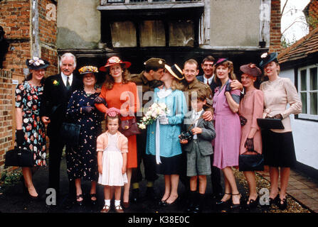 La speranza e la gloria del Regno Unito (1987) ? IAN BANNEN, ANNIE LEON, SARAH MIGLIA, GERALDINE MUIR (anteriore), JEAN-MARC BARR, SAMMI DAVIS, DAVID HAYMAN, Sebastian riso-EDWARDS, DERRICK O'Connor, SUSAN WOOLDRIDGE, ?, KATRINE BOORMAN data: 1987 Foto Stock