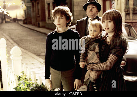 LEMONY SNICKET una serie di sfortunati incidenti (US 2004) LIAM AIKEN, TIMOTHY SPALL, KARA/SHELBY HOFFMAN, EMILY BROWNING data: 2004 Foto Stock