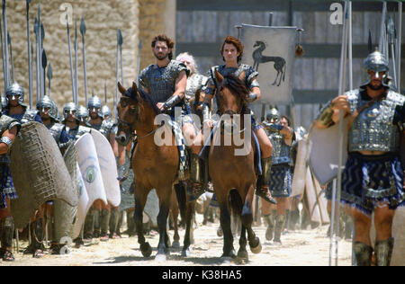 ERIC BANA interpreta "Hector" (a sinistra) e ORLANDO BLOOM interpreta "Paris" in Warner Bros. Troy, l'epica avventura d'azione di Pictures, con protagonista anche Brad Pitt. FOTOGRAFIE DA UTILIZZARE ESCLUSIVAMENTE PER PUBBLICITÀ, PROMOZIONE, PUBBLICITÀ O RECENSIONI DI QUESTO FILM SPECIFICO E PER RIMANERE DI PROPRIETÀ DELLO STUDIO. NON IN VENDITA O RIDISTRIBUZIONE. TROY [US 2004] ERIC BANA, ORLANDO BLOOM ERIC BANA interpreta "Hector" (a sinistra) e ORLANDO BLOOM Stars come "Paris" in Warner Bros. Troy, l'epica avventura d'azione di Pictures, con protagonista anche Brad Pitt. FOTOGRAFIE DA UTILIZZARE ESCLUSIVAMENTE A FINI PUBBLICITARI, PR Foto Stock