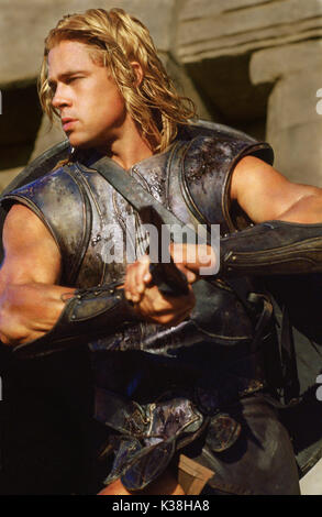 BRAD PITT interpreta "Achilles" in Warner Bros. Troy, l'epica avventura d'azione di Pictures, con Eric Bana e Orlando Bloom. FOTOGRAFIE DA UTILIZZARE ESCLUSIVAMENTE PER PUBBLICITÀ, PROMOZIONE, PUBBLICITÀ O RECENSIONI DI QUESTO FILM SPECIFICO E PER RIMANERE DI PROPRIETÀ DELLO STUDIO. NON IN VENDITA O RIDISTRIBUZIONE. TROY [US 2004] BRAD PITT interpreta 'Achilles' BRAD PITT interpreta 'Achilles' in Warner Bros. Troy, l'epica avventura d'azione di Pictures, con Eric Bana e Orlando Bloom. FOTOGRAFIE DA UTILIZZARE ESCLUSIVAMENTE PER PUBBLICITÀ, PROMOZIONE, PUBBLICITÀ O RECENSIONI DI QUESTO SPECIFICO Foto Stock