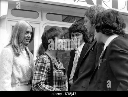 Gli amanti ROSALIND AYRES, PAULA WILCOX (nascosto), SUSAN LITTLER, Richard Beckinsale, ANTHONY NAYLOR, NIKOLAS SIMMONDS Foto Stock