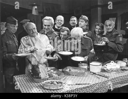 Papà della esercito [br] 1968-1977 [L-R]: John Laurie, Janet Davies, IAN LAVANDA, ARNOLD RIDLEY, BILL PERTWEE, TALFRYN THOMAS, Frank Williams, John LEMESURIER, ARTHUR LOWE, EDWARD SINCLAIR, Clive Dunn Foto Stock