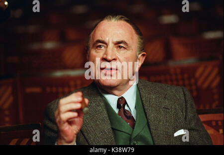 Onorevole HENDERSON presenta Bob Hoskins come Vivian Van Damm data: 2005 Foto Stock