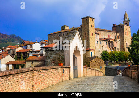 Imponente MONASTERO BORMIDA,regione piemonte,l'Italia. Foto Stock