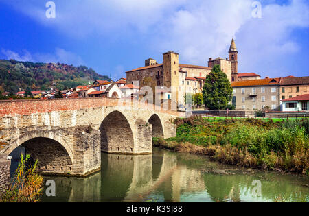 Imponente MONASTERO BORMIDA,regione piemonte,l'Italia. Foto Stock