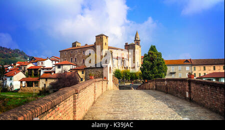 Imponente MONASTERO BORMIDA,regione piemonte,l'Italia. Foto Stock