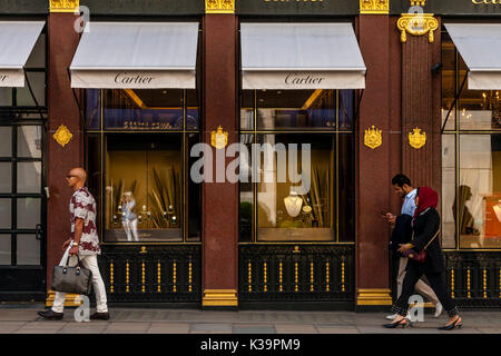 Il Cartier gioielli e dono Store In New Bond Street, Londra, Regno Unito Foto Stock