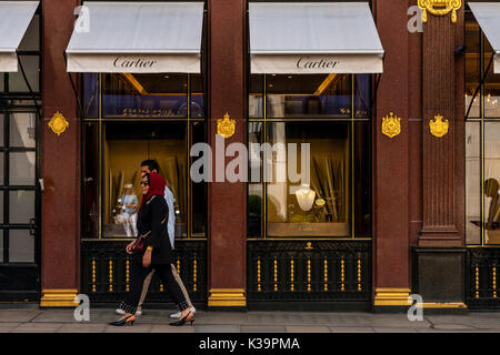 Il Cartier gioielli e dono Store In New Bond Street, Londra, Regno Unito Foto Stock