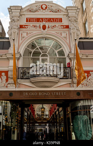 Il bellissimo esterno del Royal Arcade, Old Bond Street, Londra, Regno Unito Foto Stock