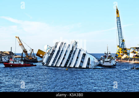 Naufragio di una nave da crociera vicino all'isola del Giglio, Italia Foto Stock