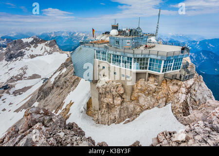 Zugspitze stazione di vertice terrazza, montagne del Wetterstein, Alpi Bavaresi, Baviera, Germania Foto Stock