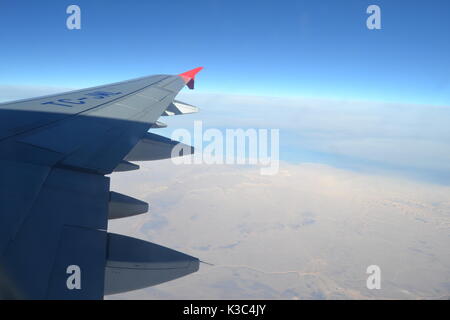 Vista da una finestra di piano Foto Stock