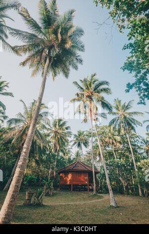 Tangalle, sud della provincia, sri lanka - aprile 27, 2017: Palm Paradise Cabanas e capanne beach resort sulla spiaggia di tangalle in sri lanka Foto Stock