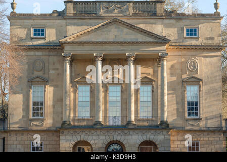 Bath City Museum, dettaglio frontale della l'Holburne Museum in bagno, un grand Georgian stile palladiano Palazzo che ospita una vasta collezione di opere d'arte. Foto Stock