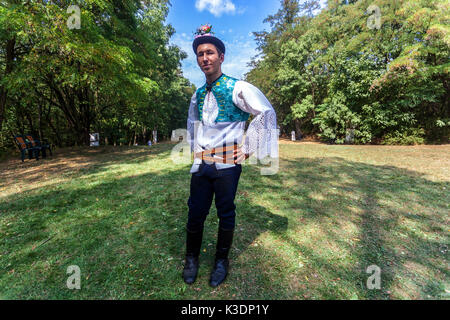 Blatnice pod Svatym Antoninem, Moravia meridionale, Repubblica Ceca, giovane con costume folk Foto Stock