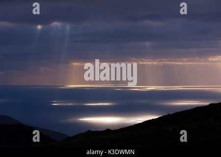 Sunray rompere attraverso la copertura nuvolosa, Tenerife, Isole canarie, Spagna, Foto Stock
