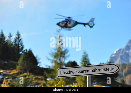 Germania, isar valley, vigili del fuoco, pratica, elicottero della polizia, segno, Foto Stock