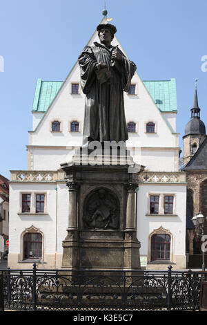 Germania, Sassonia-Anhalt, Eisleben, city hall, il mercato, il Monumento di Lutero Foto Stock