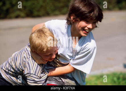 Due ragazzi vicino a Rangelei Foto Stock