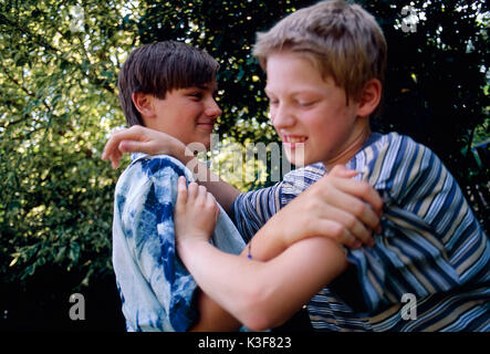 Due ragazzi vicino a Rangelei Foto Stock