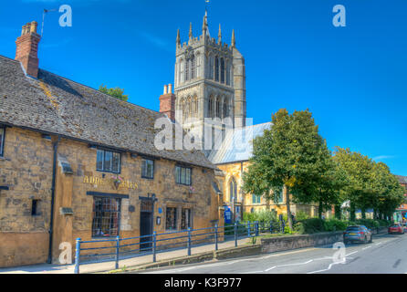 Immagine hdr di Anne di scinde ristorante e St Marys chiesa in Melton Mowbray LEICESTERSHIRE REGNO UNITO Foto Stock