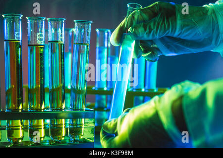 Tubi di test in laboratorio Foto Stock