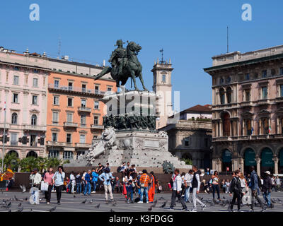 Monumento a Vittorio Emanuele II, Plaza del Duomo di Milano, Italia. Monumento equestre a Vittorio Emanuele II, re d'Italia Foto Stock