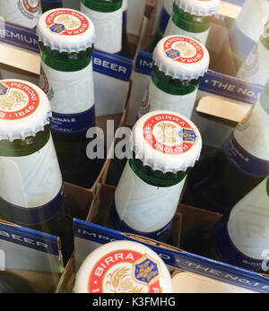 Peroni italiano le bottiglie di birra, NYC, STATI UNITI D'AMERICA Foto Stock