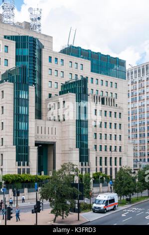 L'MI6 edificio, sede del Secret Intelligence Service a Vauxhall Cross, a sud di Londra. Progettato da Terry Farrell. Foto Stock