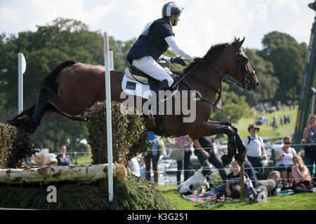 Stamford Lincs, Regno Unito. 02Sep, 2017. Sanguisuga Gubby riding Xavier a landrover Burghley Horse Trials cross country evento su 02/09/2017 Credit: Steve Brownley/Alamy Live News Foto Stock