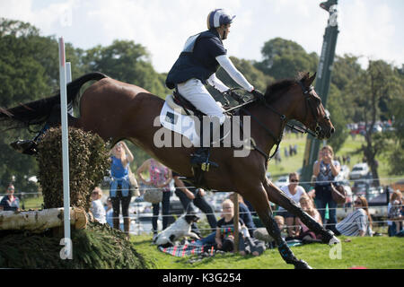 Stamford Lincs, Regno Unito. 02Sep, 2017. Sanguisuga Gubby riding Xavier a landrover Burghley Horse Trials cross country evento su 02/09/2017 Credit: Steve Brownley/Alamy Live News Foto Stock