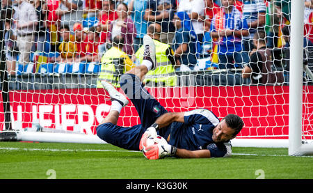 Madrid, Spagna. Il 2 settembre, 2017. Gianluigi Buffon (Portiere, Italia) durante la partita di calcio della Coppa del Mondo FIFA 2018 turno di qualificazione tra Spagna e Italia a Santiago Bernanbeu Stadium il 2 settembre 2017 a Madrid, Spagna. ©David Gato/Alamy Live News Foto Stock