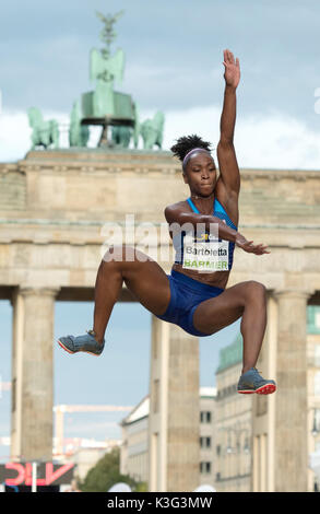 Berlino, Germania. 2 Sep, 2017. Ponticello lungo Tianna Bartoletta degli USA in azione al tedesco associazione atletica (DLV) concorso internazionale "Berlin fliegt" di Berlino, Germania, 2 settembre 2017. Foto: Annegret Hilse/dpa/Alamy Live News Foto Stock