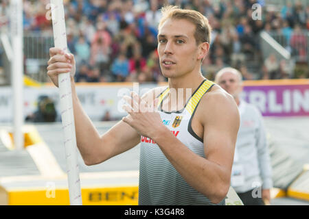 Berlino, Germania. 02Sep, 2017. Karsten Dilla, pole vault, GER, 02.09.2017, Credit: Uwe Koch/Alamy Live News Foto Stock