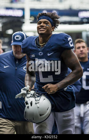 University Park, Pennsylvania, USA. 2 Sep, 2017. 02 settembre 2017: una vista di Penn State Nittany Lions sicurezza Marcus Allen (2) nel tunnel dopo il NCAA Football gioco tra la Penn State Nittany Lions e Akron Zips a Beaver Stadium nel Parco di Università, Pennsylvania. Credito: Scott Taetsch/ZUMA filo/Alamy Live News Foto Stock