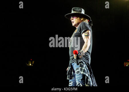 Vancouver, Canada. 1 Sep, 2017. American rock band Guns N' Roses di eseguire durante il loro 'non in questa vita' tour al BC Place Stadium di Vancouver, BC, Canada. Credito: Jamie Taylor/Alamy Live News. Foto Stock