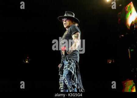 Vancouver, Canada. 1 Sep, 2017. American rock band Guns N' Roses di eseguire durante il loro 'non in questa vita' tour al BC Place Stadium di Vancouver, BC, Canada. Credito: Jamie Taylor/Alamy Live News. Foto Stock