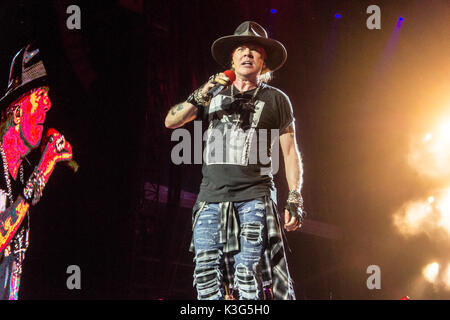 Vancouver, Canada. 1 Sep, 2017. American rock band Guns N' Roses di eseguire durante il loro 'non in questa vita' tour al BC Place Stadium di Vancouver, BC, Canada. Credito: Jamie Taylor/Alamy Live News. Foto Stock