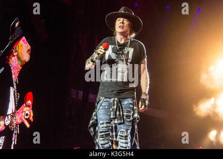 Vancouver, Canada. 1 Sep, 2017. American rock band Guns N' Roses di eseguire durante il loro 'non in questa vita' tour al BC Place Stadium di Vancouver, BC, Canada. Credito: Jamie Taylor/Alamy Live News. Foto Stock