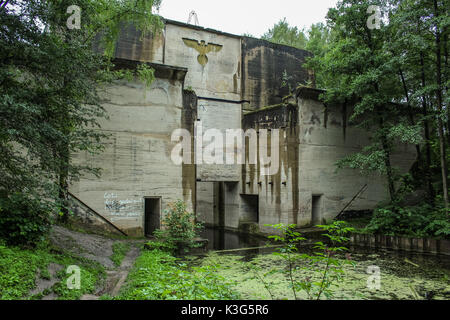 Regione Mazuria, Polonia. Il 2 settembre, 2017. Diga nazista al canale Mazurski è visto il 2 settembre 2017 in Lesniewo , Polonia. Resti della incompiuta chiusa del canale Masurian Credito: Michal Fludra/Alamy Live News Foto Stock