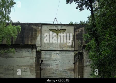 Regione Mazuria, Polonia. Il 2 settembre, 2017. Diga nazista al canale Mazurski è visto il 2 settembre 2017 in Lesniewo , Polonia. Resti della incompiuta chiusa del canale Masurian Credito: Michal Fludra/Alamy Live News Foto Stock