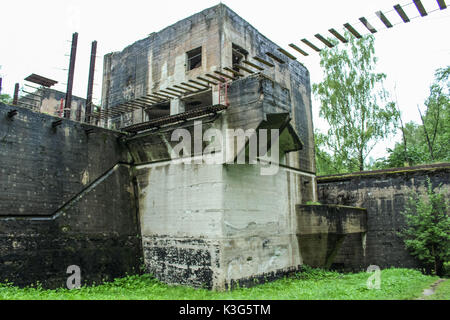 Regione Mazuria, Polonia. Il 2 settembre, 2017. Diga nazista al canale Mazurski è visto il 2 settembre 2017 in Lesniewo , Polonia. Resti della incompiuta chiusa del canale Masurian Credito: Michal Fludra/Alamy Live News Foto Stock