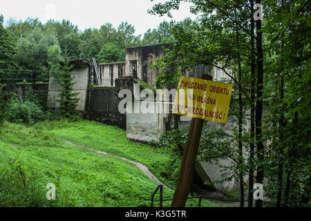 Regione Mazuria, Polonia. Il 2 settembre, 2017. Diga nazista al canale Mazurski è visto il 2 settembre 2017 in Lesniewo , Polonia. Resti della incompiuta chiusa del canale Masurian Credito: Michal Fludra/Alamy Live News Foto Stock