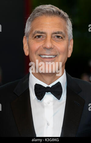 Venezia, Italia. 02Sep, 2017. George Clooney assiste la premiere di 'Suburbicon' durante la 74a Mostra del Cinema di Venezia al Palazzo del Cinema di Venezia, Italia, il 02 settembre 2017. - Nessun filo SERVICE - foto: Hubert Boesl//dpa/Alamy Live News Foto Stock